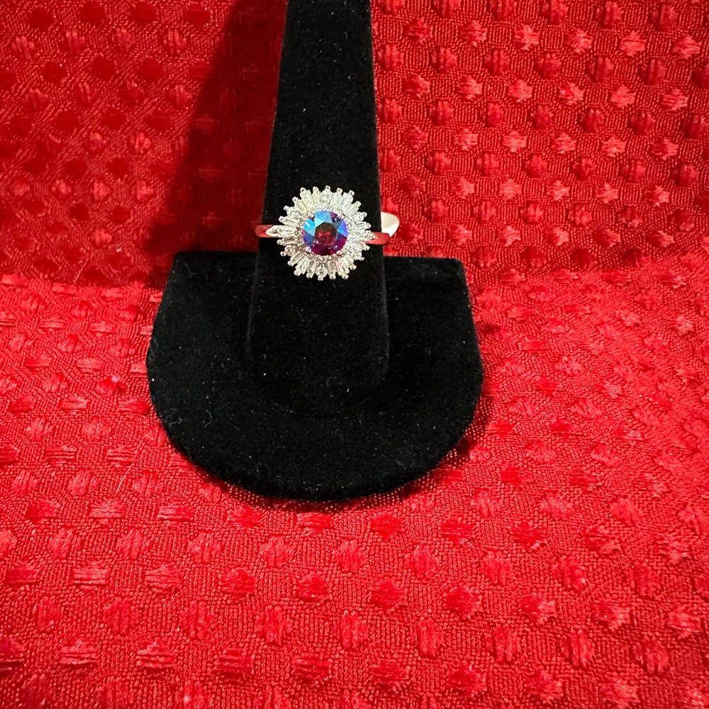 Costume Jewelry Ring. Size 9.